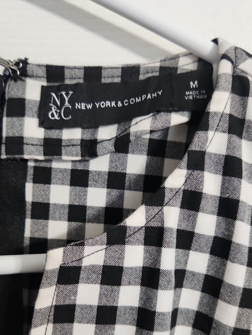 NWOT. NY&CO. Gingham Puff Sleeve Wide-leg Jumpsuit Sz.M Black/White - Picture 3 of 15